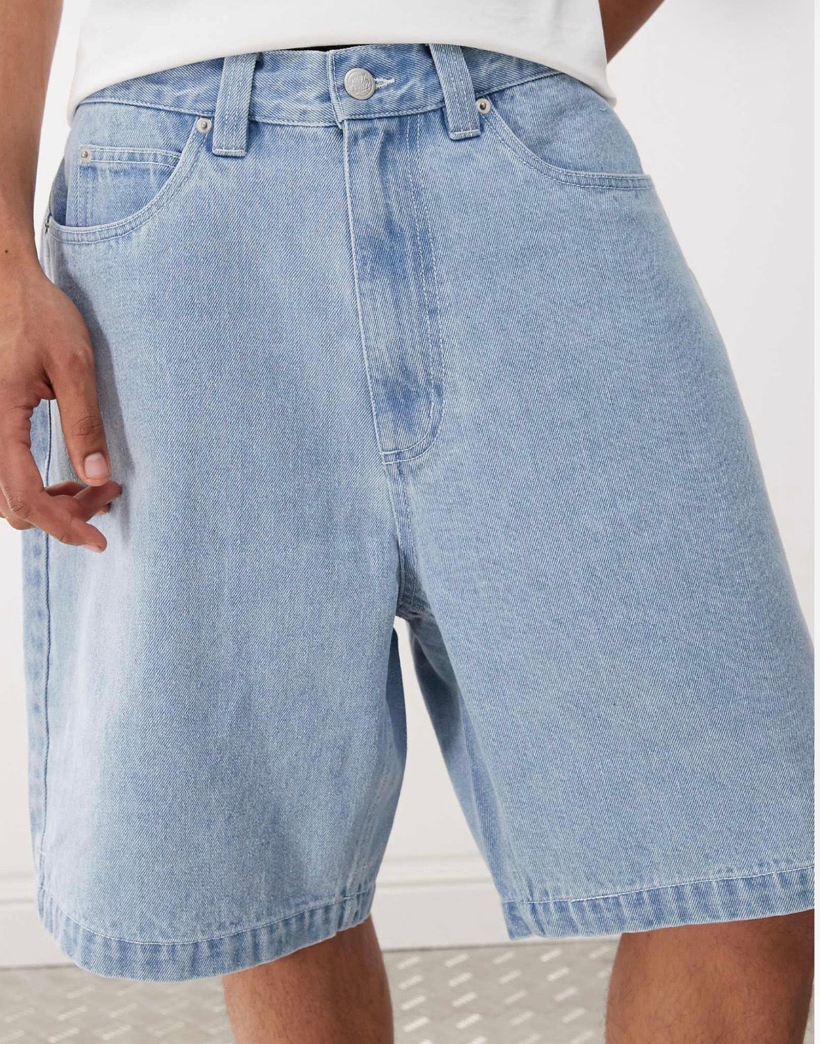 Santa Cruz big denim shorts in Lightwash Blue