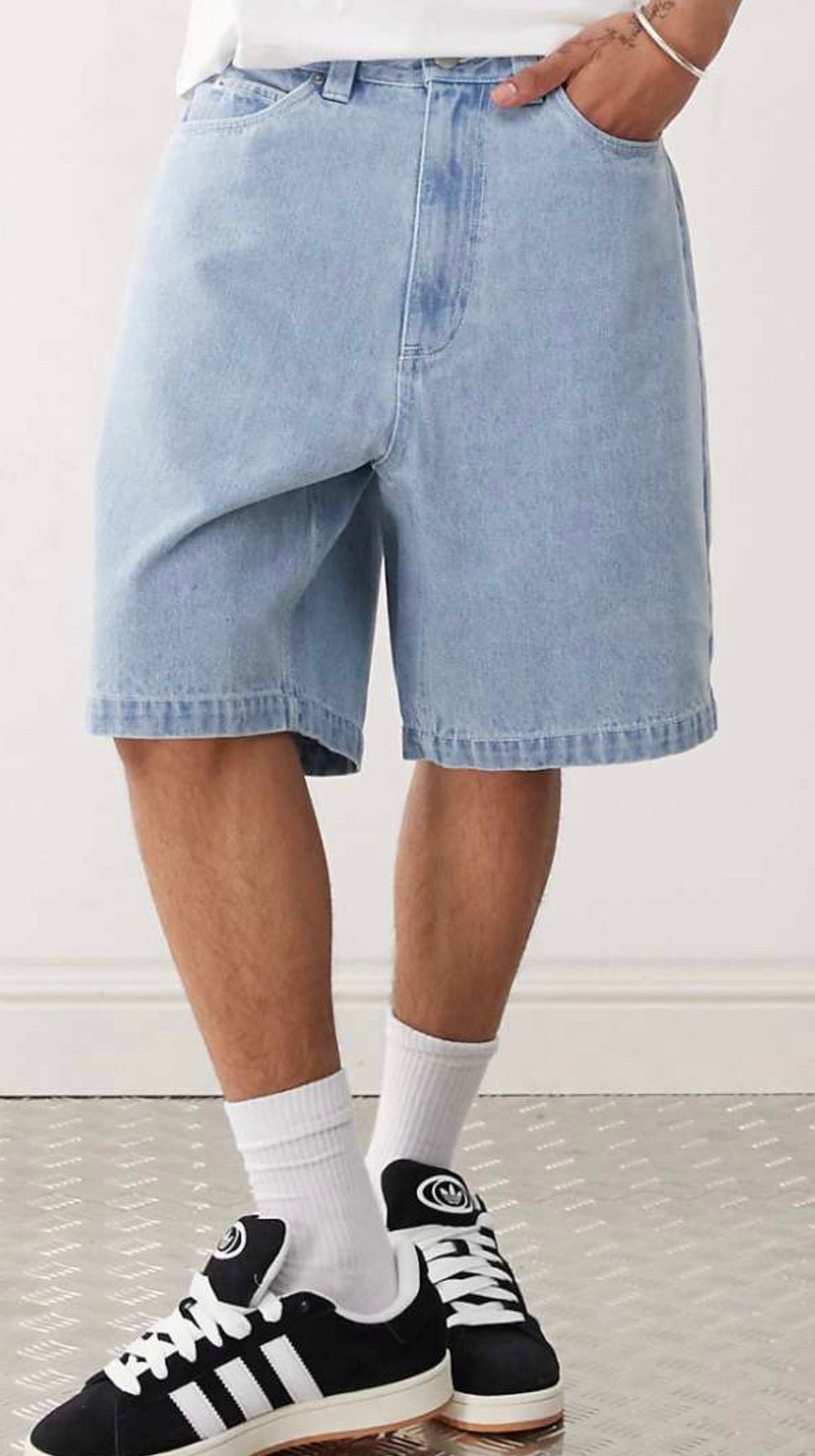 Santa Cruz big denim shorts in Lightwash Blue