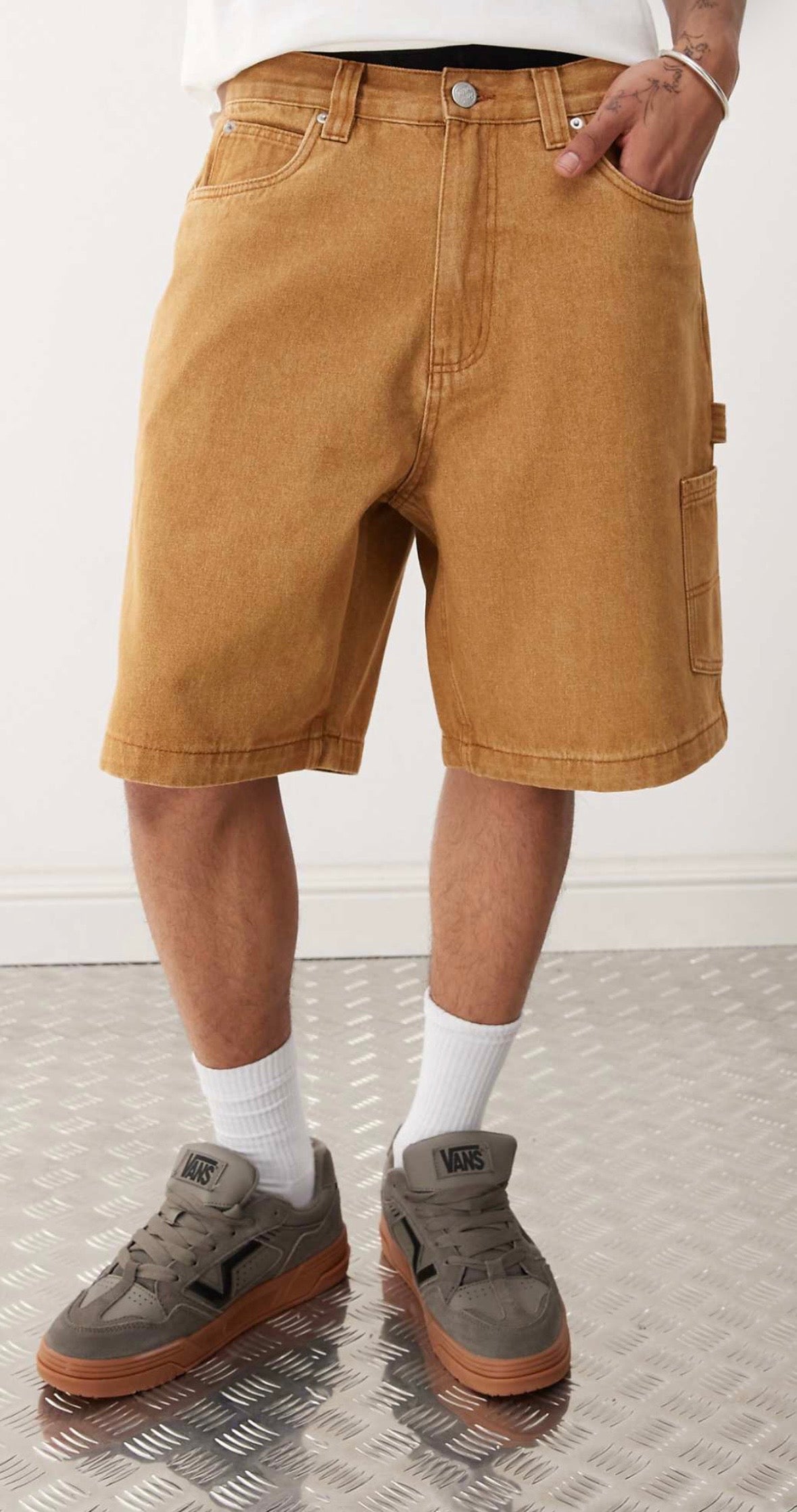 Santa Cruz carpenter big denim shorts in Washed Brown