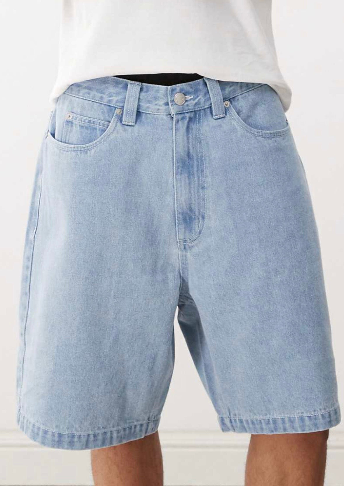 Santa Cruz big denim shorts in Lightwash Blue
